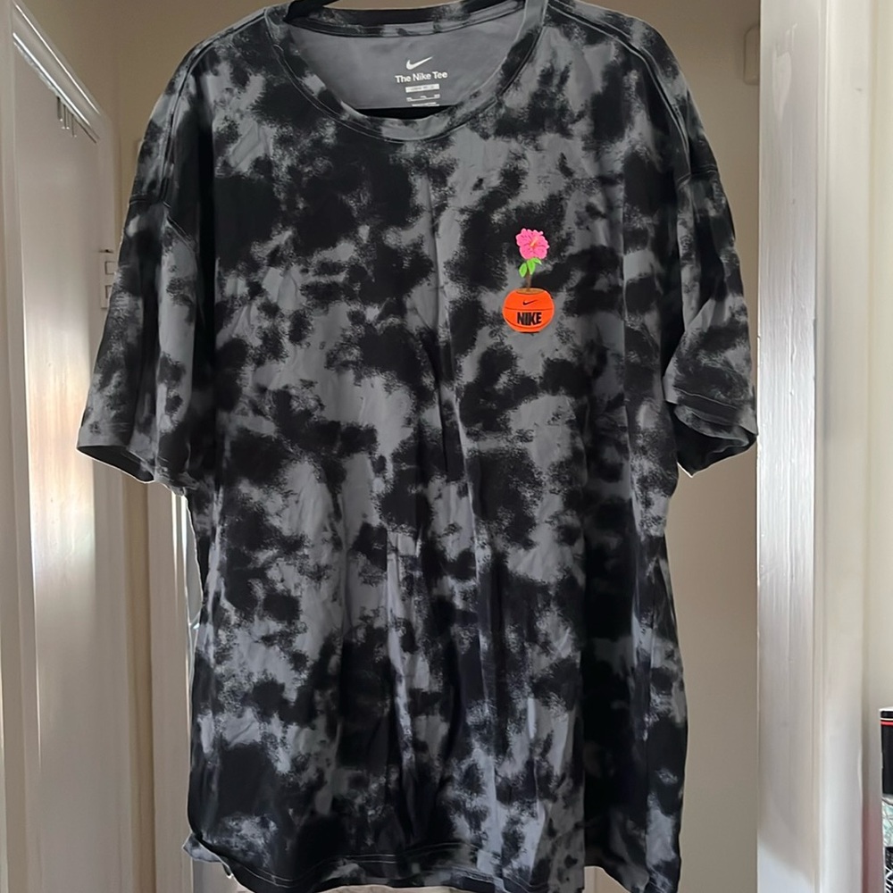 Black/Gray Nike T-Shirt. Worn once!